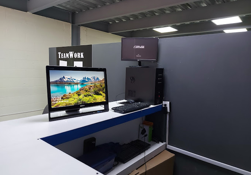 PCYLAP | Fotografía interior del taller de computadoras en Mazatlán Sinaloa.
